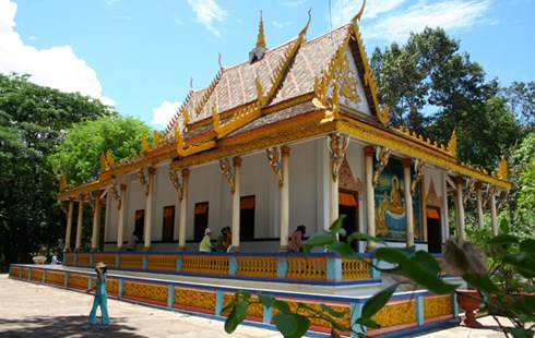 Huyền[-]bí[-]chùa[-]Dơi[-]hơn[-]400[-]năm[-]tuổi